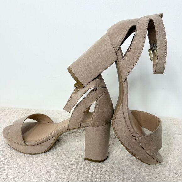 CL by Laundry Go On 2 Tan Block Heel Sandals - Picture 9 of 11